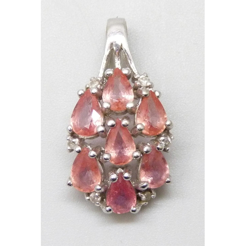 7032 - An 18ct white gold pendant set with pink stones, 4g, 2.5cm