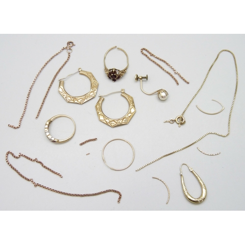 7037 - Two 9ct gold rings, a/f, a single 9ct gold earring, two 9ct gold chains, a/f, together with a collec... 