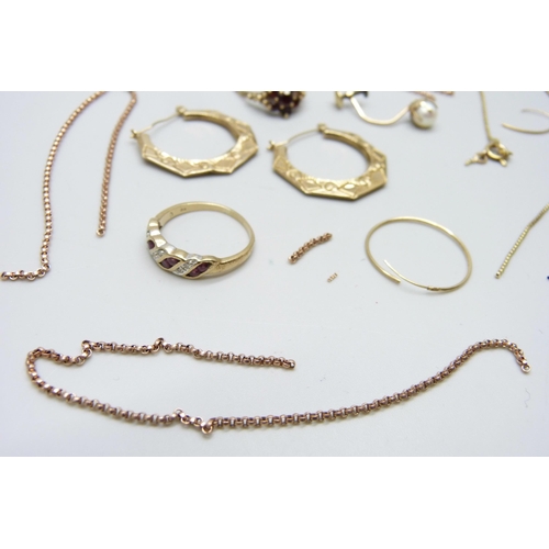 7037 - Two 9ct gold rings, a/f, a single 9ct gold earring, two 9ct gold chains, a/f, together with a collec... 