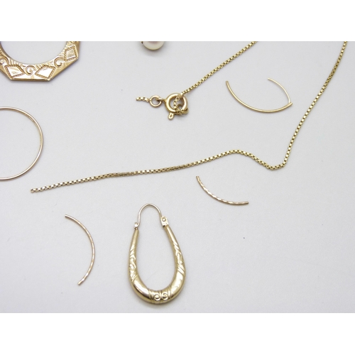 7037 - Two 9ct gold rings, a/f, a single 9ct gold earring, two 9ct gold chains, a/f, together with a collec... 