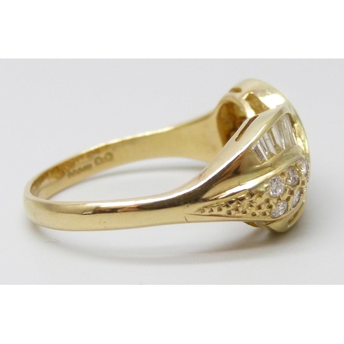 7042 - An 18ct gold diamond set crossover ring, 5.9g, T/U