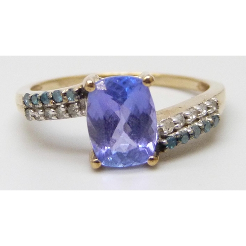 7045 - A 9ct gold, tanzanite and diamond ring, 2g, O