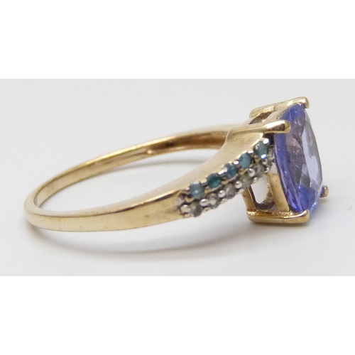 7045 - A 9ct gold, tanzanite and diamond ring, 2g, O