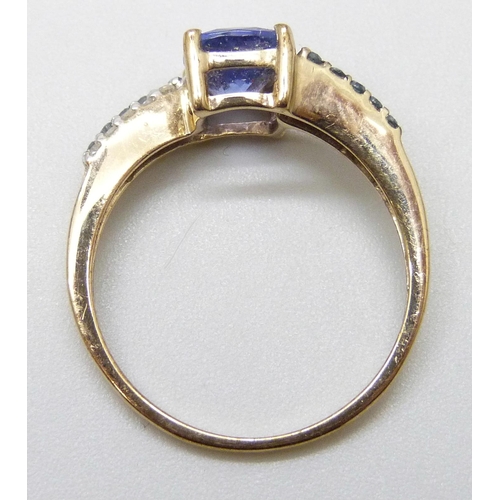 7045 - A 9ct gold, tanzanite and diamond ring, 2g, O