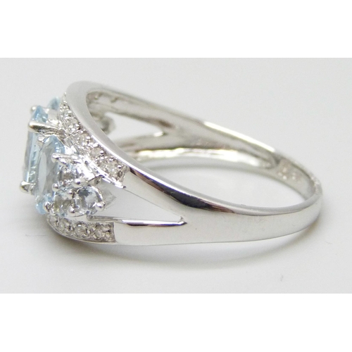 7054 - A 9ct white gold, blue stone and diamond ring, 2.9g, Q/R