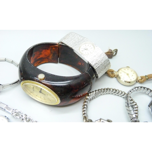 7201 - A collection of lady's wristwatches