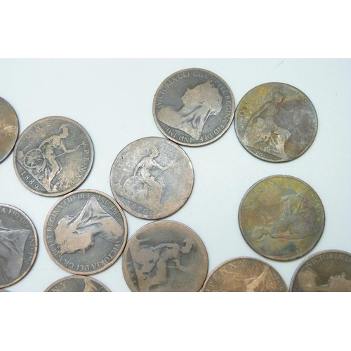 7208 - A collection of approximately 35 Queen Victoria 19th Century pennies, 1880s