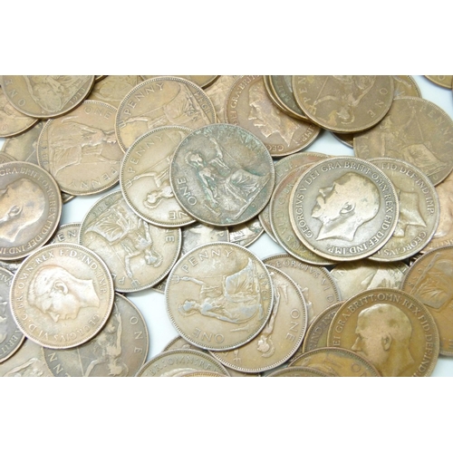 7210 - A collection of approximately 100 George VI pennies together with approximately 50 George V pennies