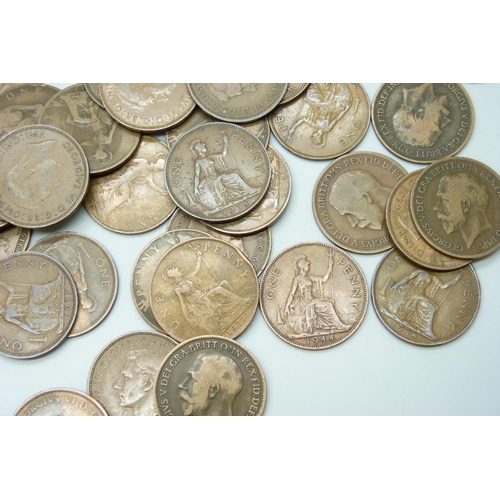 7210 - A collection of approximately 100 George VI pennies together with approximately 50 George V pennies