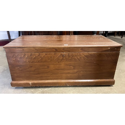 322 - A Victorian pine blanket box