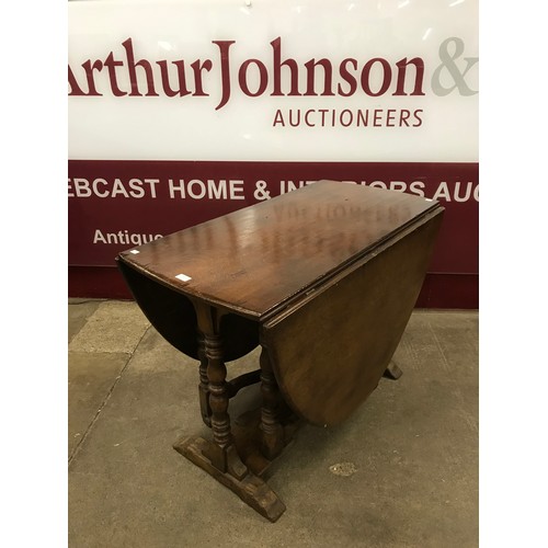 202 - An 18th Century style Ipswich oak gateleg table