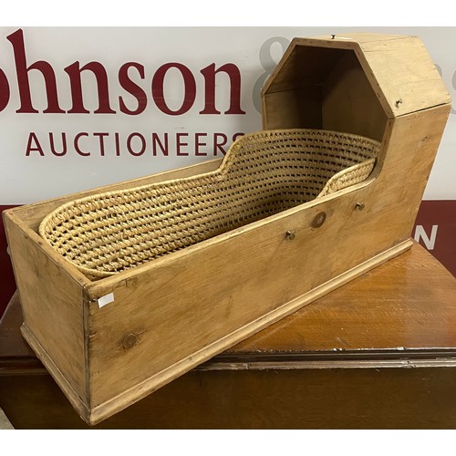 311 - A Victorian pine crib