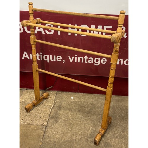 303 - A Victorian pine towel rail