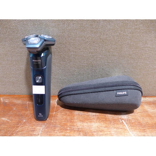 6124 - Philips 7000 shaver, original RRP £124.99 + VAT (354-267) *This lot is subject to VAT