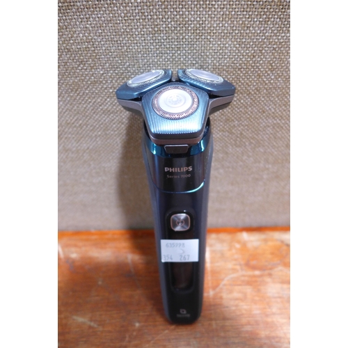 6124 - Philips 7000 shaver, original RRP £124.99 + VAT (354-267) *This lot is subject to VAT