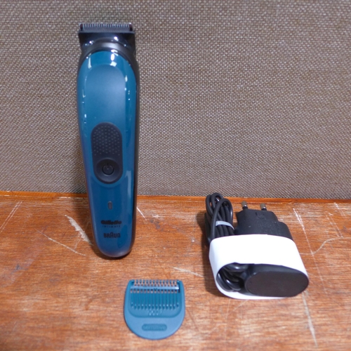 6128 - Gillette intimate hair trimmer (354-569) *This lot is subject to VAT