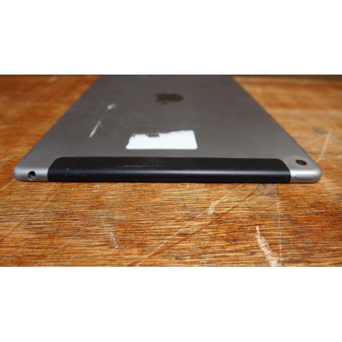 6130 - Apple ipad Air 2 16gb (model:MH2U2B/A)  *This lot is subject to VAT