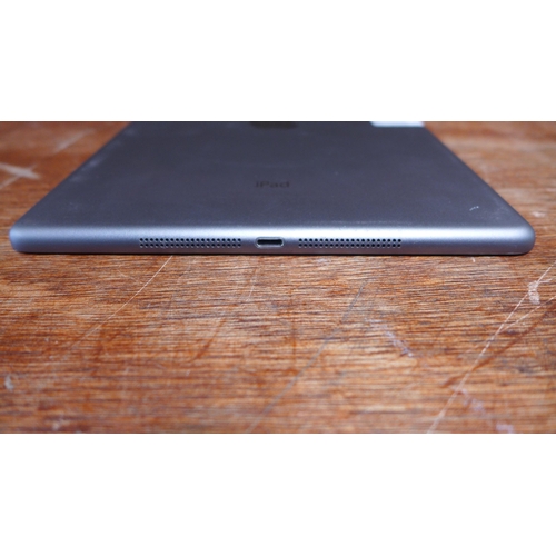 6131 - Apple ipad Air 16gb (model:MD791B/B)  *This lot is subject to VAT