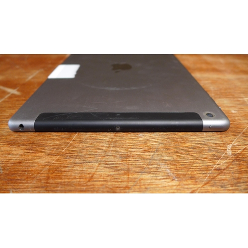 6131 - Apple ipad Air 16gb (model:MD791B/B)  *This lot is subject to VAT