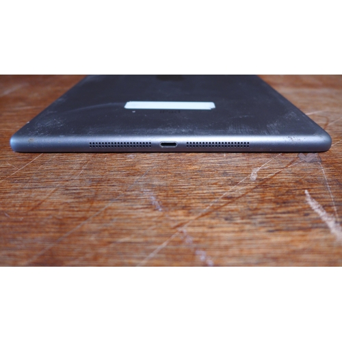 6132 - Apple ipad Air 16gb (model:MD791B/B)  *This lot is subject to VAT