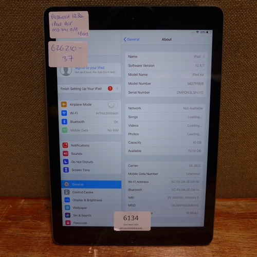 6134 - Apple ipad Air 16gb (model:MD791B/B)  *This lot is subject to VAT