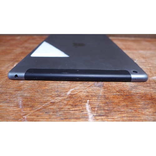 6134 - Apple ipad Air 16gb (model:MD791B/B)  *This lot is subject to VAT