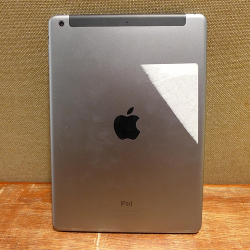 6134 - Apple ipad Air 16gb (model:MD791B/B)  *This lot is subject to VAT