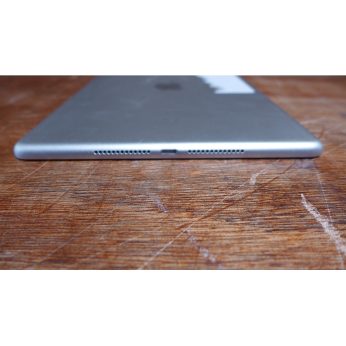 6135 - Apple ipad 5th Generation 32gb (model:MP252B/A)  *This lot is subject to VAT