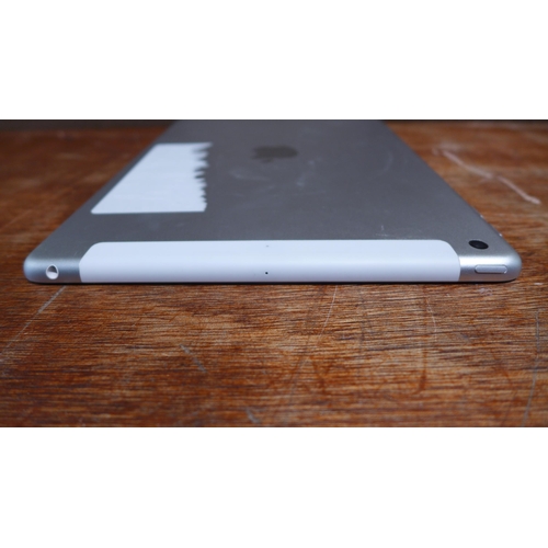 6135 - Apple ipad 5th Generation 32gb (model:MP252B/A)  *This lot is subject to VAT
