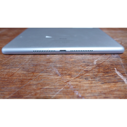 6137 - Apple ipad 6th Generation (model:MR702B/A)  *This lot is subject to VAT
