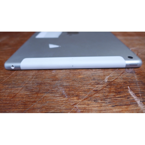 6137 - Apple ipad 6th Generation (model:MR702B/A)  *This lot is subject to VAT