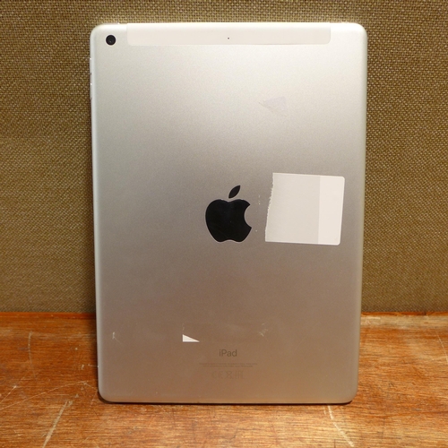 6137 - Apple ipad 6th Generation (model:MR702B/A)  *This lot is subject to VAT