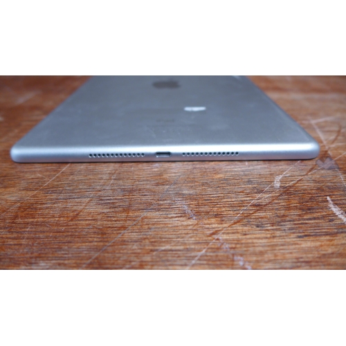 6138 - Apple ipad 6th Generation 32gb (model:MR702B/A)  *This lot is subject to VAT