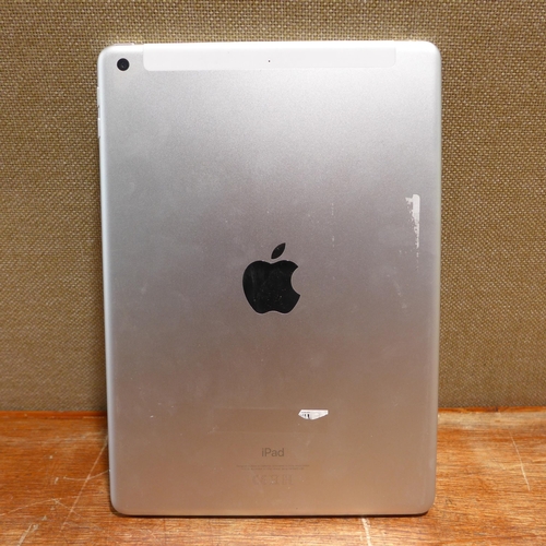 6138 - Apple ipad 6th Generation 32gb (model:MR702B/A)  *This lot is subject to VAT