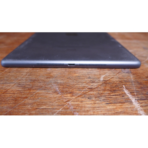 6139 - Apple ipad Air 16gb (model:MD791B/A) *This lot is subject to VAT