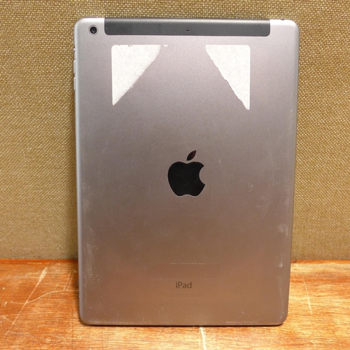 6139 - Apple ipad Air 16gb (model:MD791B/A) *This lot is subject to VAT