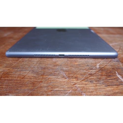 6141 - Apple ipad cellular 32gb (model:MR6Y2B/A)  *This lot is subject to VAT