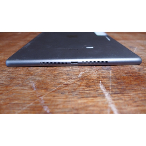 6142 - Apple ipad Air 16gb (model:MD791B/B)  *This lot is subject to VAT