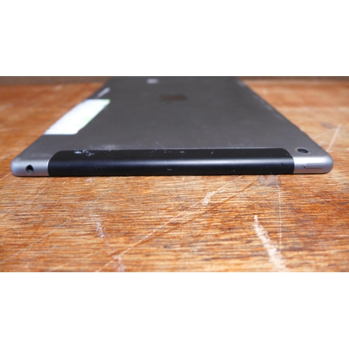 6142 - Apple ipad Air 16gb (model:MD791B/B)  *This lot is subject to VAT