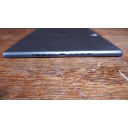 6146 - Apple ipad Air 16gb (model:FD791B/B)  *This lot is subject to VAT