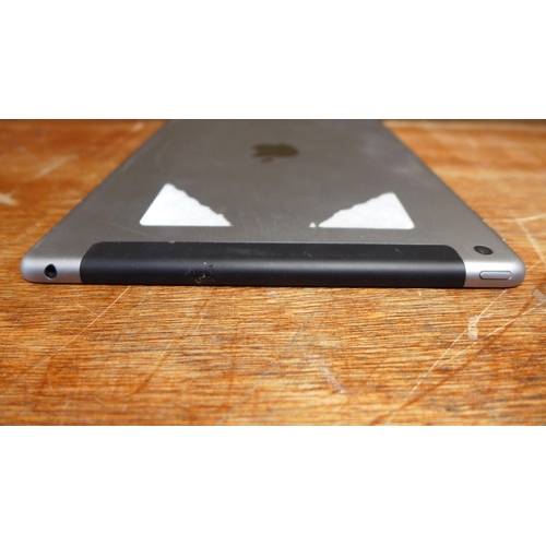 6148 - Apple ipad cellular 32gb (model:MP242B/A)  *This lot is subject to VAT