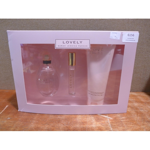 6156 - Three Sarah Jessica Parker love giftsets   (354-94) *This lot is subject to VAT