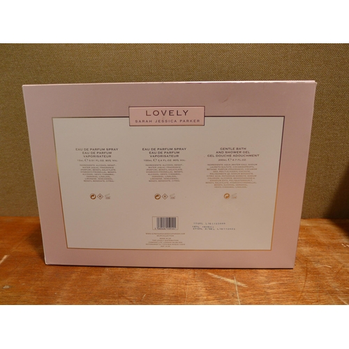 6156 - Three Sarah Jessica Parker love giftsets   (354-94) *This lot is subject to VAT