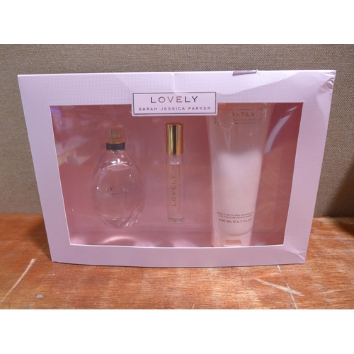 6157 - Three Sarah Jessica Parker love giftsets   (354-93) *This lot is subject to VAT