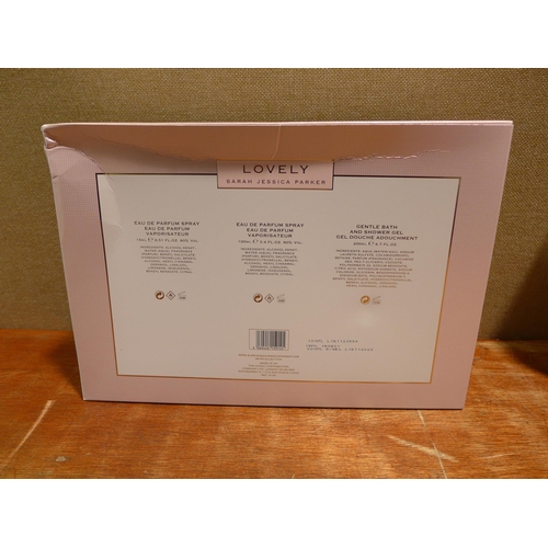 6157 - Three Sarah Jessica Parker love giftsets   (354-93) *This lot is subject to VAT