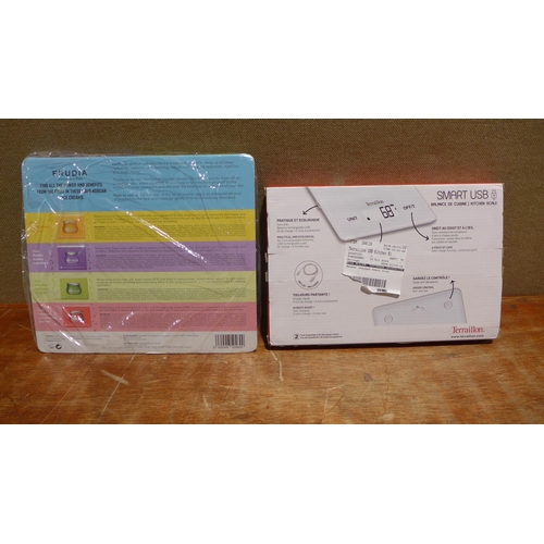 6171 - Frudia mini face creams and a Terraillon scale  (354-332,549) *This lot is subject to VAT