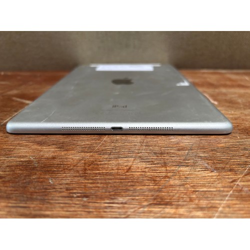 6133 - Apple ipad Air 16gb (model:FD794B/B)  *This lot is subject to VAT