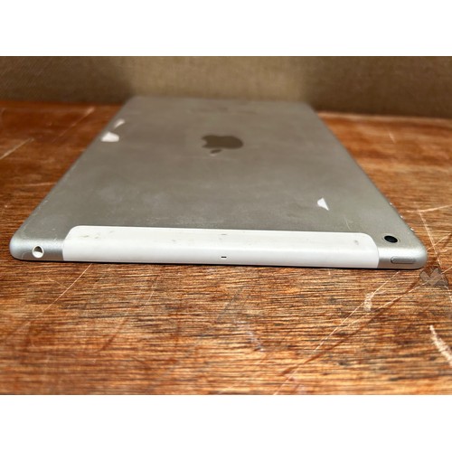 6136 - Apple ipad Air 16gb (model:FD794B/B)  *This lot is subject to VAT