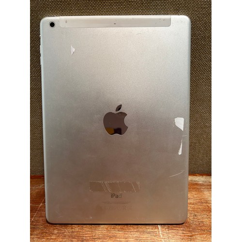 6136 - Apple ipad Air 16gb (model:FD794B/B)  *This lot is subject to VAT