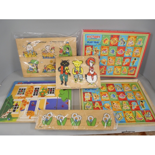 2106 - Vintage wooden jigsaw puzzles including Beatrix Potter, Magic Roundabout, Fisher Price, etc. (8) **P... 